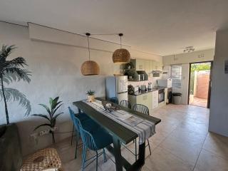 The Palms Apartment on the beachfront, wifi, TV - 4