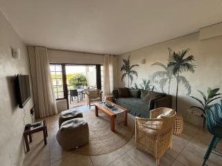 The Palms Apartment on the beachfront, wifi, TV - 2