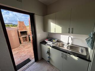 The Palms Apartment on the beachfront, wifi, TV - 3