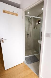 Studio in Greenford - 20 mins to Heathrow or London - 7