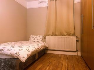 Lagos, spacious comfortable bedroom ideal for solo travellers work stays or visiting family locally - 4