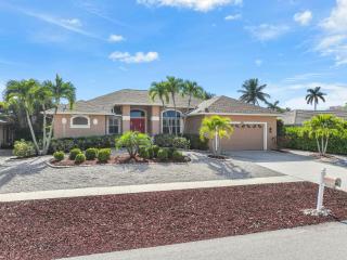 S exposure home with pool and walk to beach/food - 0