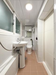 NEW 7 minutes from Hongik University Station Airport Railroad Airport Bus 3 minutes 5 people - 6