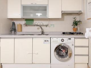 NEW 7 minutes from Hongik University Station Airport Railroad Airport Bus 3 minutes 5 people - 3