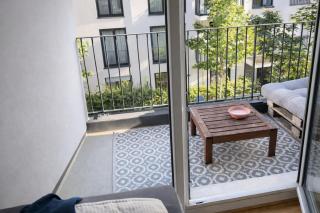 Charming 1-Bedroom Apartment with Natural Light and Balcony - 1