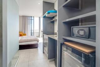 Luxury Studio Apartment in Illovo - 3