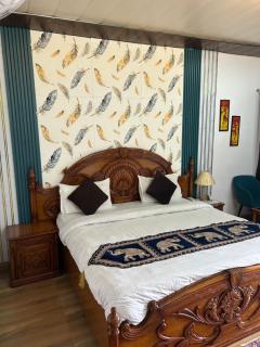 SMOKEY CASTLE HOTEL and RESTAURENT - 0