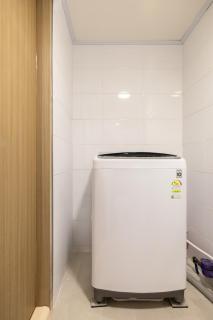 Seoul Station,3R6B, 12-person family, group, Myeongdong, Itaewon, cinema, free parking - 1