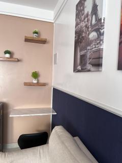 Blush & Midnight Studio - Near UN, VM & Two-Rivers - 8