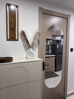 Blush & Midnight Studio - Near UN, VM & Two-Rivers - 2