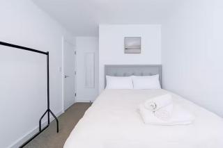 Spacious Central Home in MCR - Free Parking, PS5 & SuperFast WiFi - 7