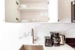 Blueground Garment District washer nr Times Square NYC-2110 - 7