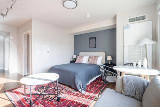 Blueground West Bellevue balcony nr Lake Washington SEA-837 - 7