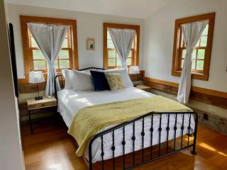 Hummingbird's Rest - Wine Country Cabin Retreat - 3