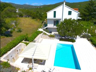 Villa Bacio with new heated pool - 9