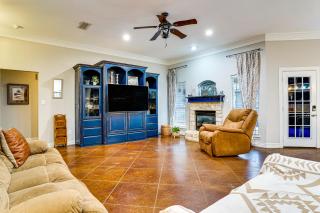 Group-Friendly Burleson Getaway with Outdoor Oasis - 6