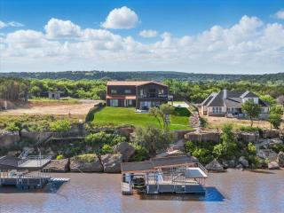 Luxe Lakefront with boat dock, kayaks, pool & spa! - 2