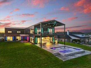 Luxe Lakefront with boat dock, kayaks, pool & spa! - 0