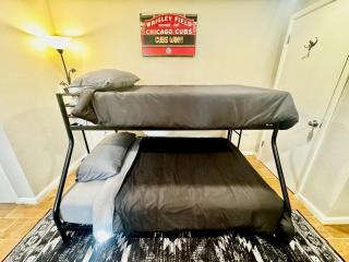 Stylish Family & Group Retreat Near UofA and Trails - 5