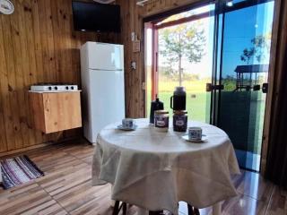 Cabana Cristal ll Campestre Em Sítio ll Wi-Fi Nômade Digital ll Táxi Fácil II Fogão Peq ll Quiosque Churrasqueira ll 6km da Estrada do Mar ll 8,1Km Prefeitura II 7,2Km UFRGS Litoral II 12km do Morro da Borrusia e das Praias Tramandai - 5