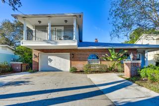 1 Block to Sims Park Spacious Getaway with Balcony - 9