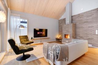 Arctic Modern Villa in Rovaniemi with Jacuzzi - 1
