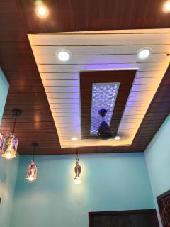 Shree Radha home stay nearby ghats & kaal bhairav temple - 0