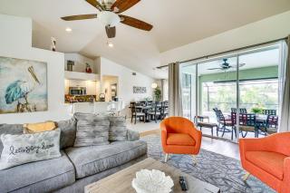 Poolside Lounge & Game Area: Cape Coral Retreat - 4
