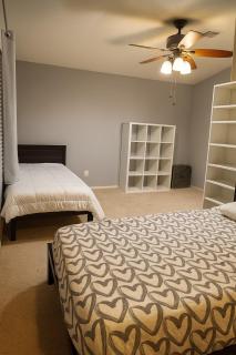 Huge family house with Private Backyard, convenient location - 2