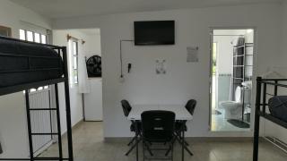 Casa, alberca privada y jardín - 3