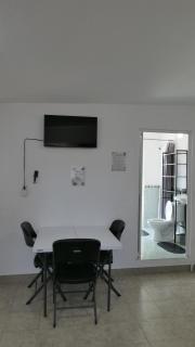 Casa, alberca privada y jardín - 1