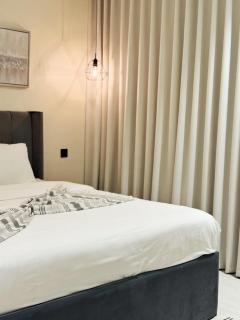 شقة غرفة نوم وصالة بتصميم هادئ - 7