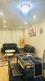 Renovated 4-Bedroom Upper-Unit Detached House 5 Beds Near Toronto Pearson Airport - 8