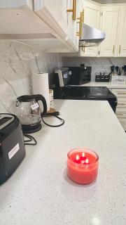 Renovated 4-Bedroom Upper-Unit Detached House 5 Beds Near Toronto Pearson Airport - 3