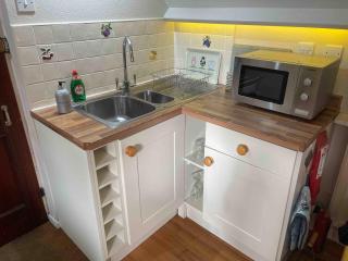 Walkers Retreat with garden and views - 4