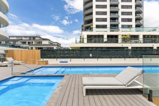 Oceanside Apartment with Iconic Views - 7