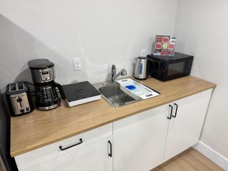 New Modern Private Suite Near Champlain Mall - 6