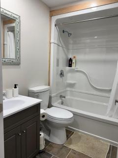 New Modern Private Suite Near Champlain Mall - 4