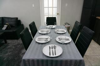 Modern 3 Bedroom Guest Suite - 8