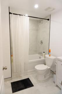 Modern 3 Bedroom Guest Suite - 3