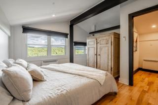 Chalet Borealis Luxury mountain Getaway with Spa - 3