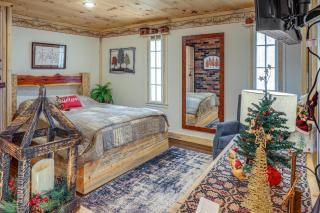 Walk to Current River Ozarks Adventure Home! - 7