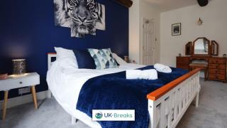 Historic Bulls Head Magical Pet Friendly Christmas Stay with Hot Tub - 7