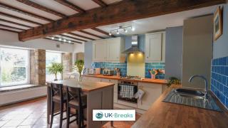 Historic Bulls Head Magical Pet Friendly Christmas Stay with Hot Tub - 6