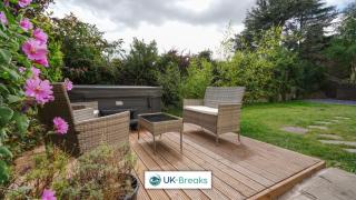 Historic Bulls Head Magical Pet Friendly Christmas Stay with Hot Tub - 3