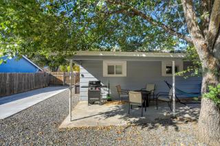 Not Fancy Just Right Hot Tub Cottage Near It All - 2