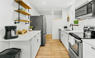 Minutes to Rainier- Main Floor Bedroom & Hot Tub - 9