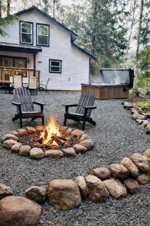 Minutes to Rainier- Main Floor Bedroom & Hot Tub - 7