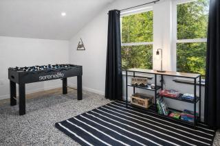 Minutes to Rainier- Main Floor Bedroom & Hot Tub - 5