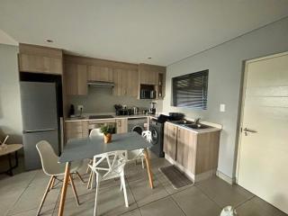 Executive Lombardy Apartment - 8